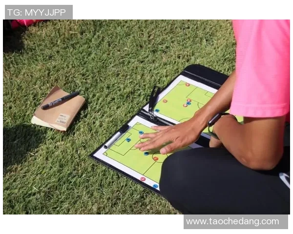 足球球星书包潮流设计让孩子在学习与运动中展现无限活力魅力